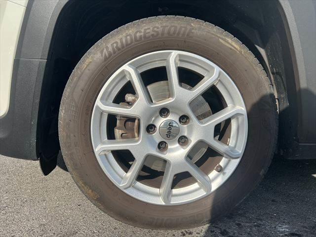 ジープ・レネゲード リミテッド 禁煙車 衝突軽減ブレーキ 本革シート 純正8インチメモリーナビ バックカメラ フルセグTV Bluetooth シートヒーター ルーフレール レーダークルーズコントロール クリアランスソナー(10枚目)