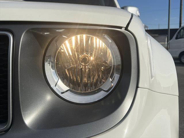 ジープ・レネゲード リミテッド 禁煙車 衝突軽減ブレーキ 本革シート 純正8インチメモリーナビ バックカメラ フルセグTV Bluetooth シートヒーター ルーフレール レーダークルーズコントロール クリアランスソナー(11枚目)