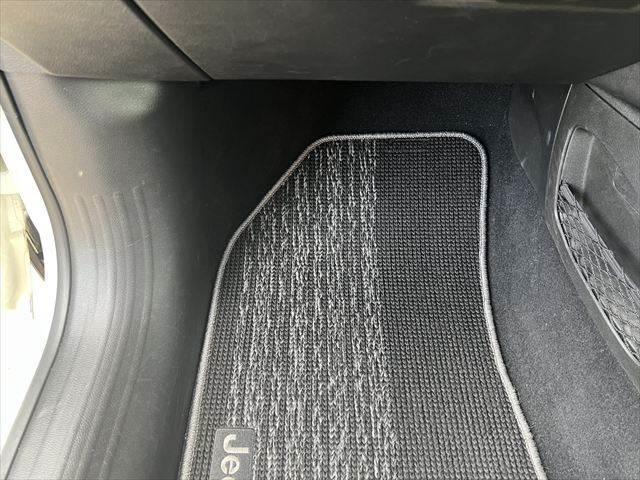 ジープ・レネゲード リミテッド 禁煙車 衝突軽減ブレーキ 本革シート 純正8インチメモリーナビ バックカメラ フルセグTV Bluetooth シートヒーター ルーフレール レーダークルーズコントロール クリアランスソナー(55枚目)