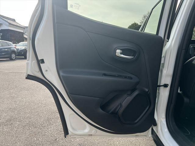 ジープ・レネゲード リミテッド 禁煙車 衝突軽減ブレーキ 本革シート 純正8インチメモリーナビ バックカメラ フルセグTV Bluetooth シートヒーター ルーフレール レーダークルーズコントロール クリアランスソナー(62枚目)