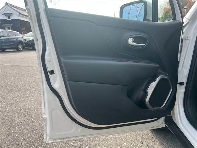 ジープ・レネゲード リミテッド 禁煙車 衝突軽減ブレーキ 本革シート 純正8インチメモリーナビ バックカメラ フルセグTV Bluetooth シートヒーター ルーフレール レーダークルーズコントロール クリアランスソナー(65枚目)