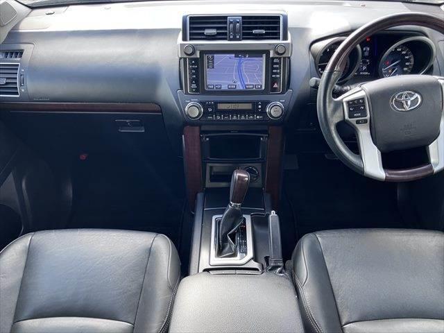 ランドクルーザープラド TX Lパッケージ サンルーフ 純正SDナビ 本革シート バックカメラ サイドカメラ 禁煙車 クルーズコントロール フルセグTV LEDヘッドライト パワーシート シートヒーター 4WD ETC2.0 純正17インチAW(3枚目)