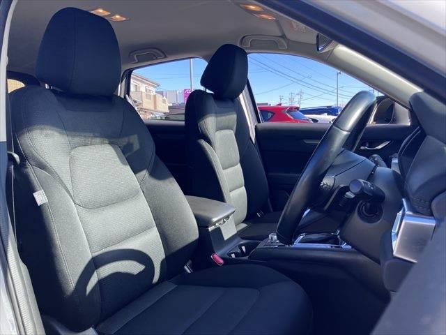 ＣＸ－５ ＸＤ　プロアクティブ　純正ナビ　レーダークルーズコントロール　シートヒーター　バックカメラ　衝突軽減ブレーキ　禁煙車　ディーゼルターボ　ＬＥＤヘッドライト　ＭＴモード付　純正１９インチＡＷ　ブラインドスポットモニター（10枚目）