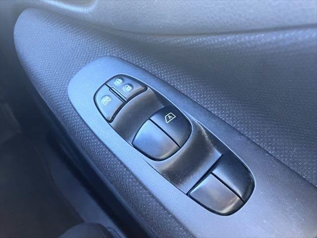 セレナ ２０Ｘ　Ｓ－ハイブリッド　両側パワースライドドア　純正ナビ　フリップダウンモニター　バックカメラ　スマートキー　禁煙車　オートクルーズコントロール　ブルートゥース　ＵＳＢポート　フルセグＴＶ　ワンオーナー　８人乗り　ＥＴＣ（42枚目）