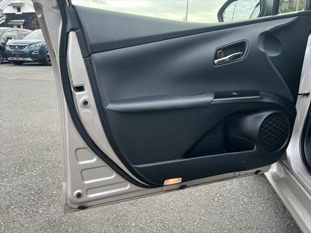 プリウス Ｓセーフティプラス　純正９インチナビ　レーダークルーズコントロール　デジタルインナーミラー　バックカメラ　衝突軽減ブレーキ　禁煙車　フルセグＴＶ　Ｂｌｕｅｔｏｏｔｈ　ＬＥＤヘッドライト　スマートキー　コーナーセンサー（65枚目）