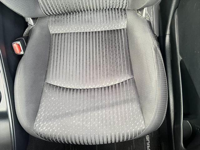 プリウス Ｓセーフティプラス　純正９インチナビ　レーダークルーズコントロール　デジタルインナーミラー　バックカメラ　衝突軽減ブレーキ　禁煙車　フルセグＴＶ　Ｂｌｕｅｔｏｏｔｈ　ＬＥＤヘッドライト　スマートキー　コーナーセンサー（67枚目）