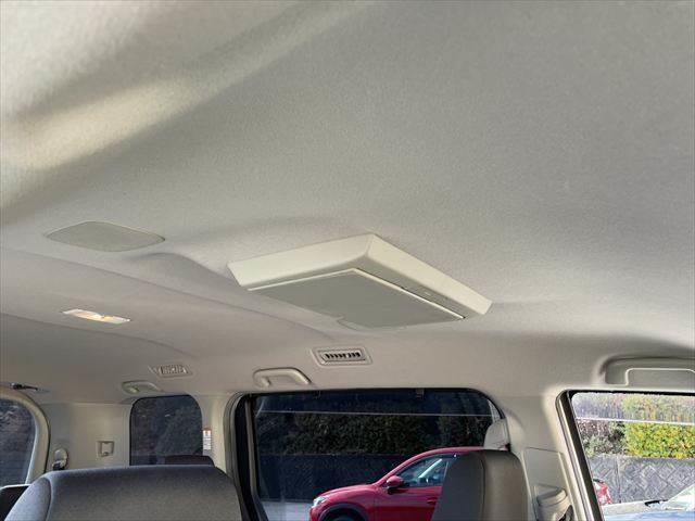 ���V����