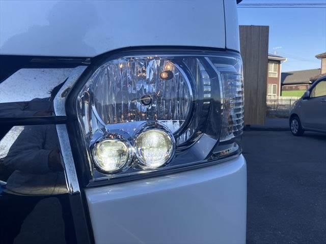 ハイエースバン ディーゼル　５ドア　標準ルーフ　標準フロア　２／５人　スーパ　ＳＤナビ　全方位カメラ　衝突軽減ブレーキ（9枚目）