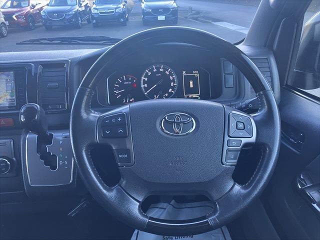 ハイエースバン ディーゼル　５ドア　標準ルーフ　標準フロア　２／５人　スーパ　ＳＤナビ　全方位カメラ　衝突軽減ブレーキ（11枚目）