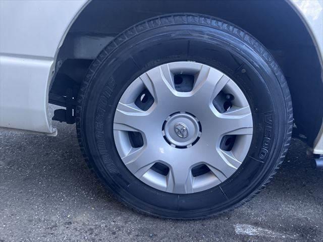 ハイエースバン ディーゼル　５ドア　標準ルーフ　標準フロア　２／５人　スーパ　ＳＤナビ　全方位カメラ　衝突軽減ブレーキ（26枚目）