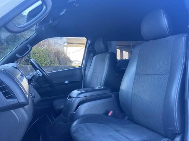 ハイエースバン ディーゼル　５ドア　標準ルーフ　標準フロア　２／５人　スーパ　ＳＤナビ　全方位カメラ　衝突軽減ブレーキ（34枚目）