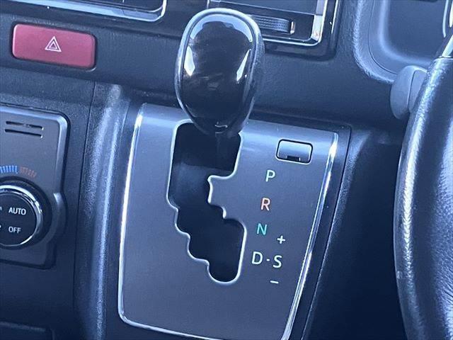 ハイエースバン ディーゼル　５ドア　標準ルーフ　標準フロア　２／５人　スーパ　ＳＤナビ　全方位カメラ　衝突軽減ブレーキ（36枚目）