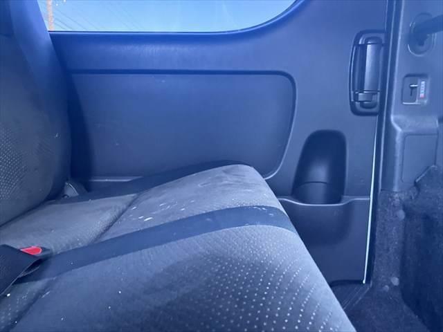 ハイエースバン ディーゼル　５ドア　標準ルーフ　標準フロア　２／５人　スーパ　ＳＤナビ　全方位カメラ　衝突軽減ブレーキ（58枚目）