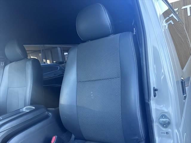 ハイエースバン ディーゼル　５ドア　標準ルーフ　標準フロア　２／５人　スーパ　ＳＤナビ　全方位カメラ　衝突軽減ブレーキ（62枚目）