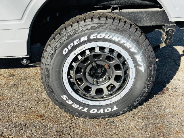 ジムニー ＨＣ　ＪＢ６４全塗装／増しリーフリフトアップ／ＬＥＤヘッドライト／ＬＥＤテールランプ／縞板ドアトリム／タイミングベルト交換済／圧縮測定済／オープンカントリーＭＴ／ＷＯＲＫ１６インチ／ディープコーンハンドル（31枚目）