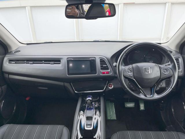 ヴェゼル ハイブリッドＺ　禁煙車　純正ナビ　バックカメラ　ＥＴＣ　シートヒーター　オートエアコン　ハーフレザーシート　クルーズコントロール　ＬＥＤヘッドライト　純正１７インチアルミホイール　ステアリングスイッチ（2枚目）