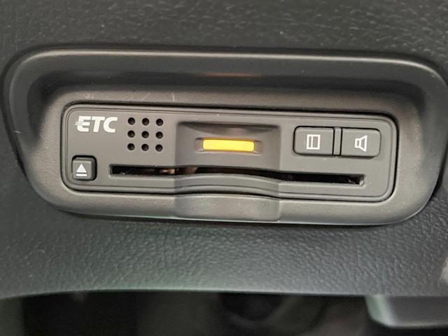 ヴェゼル ハイブリッドＺ　禁煙車　純正ナビ　バックカメラ　ＥＴＣ　シートヒーター　オートエアコン　ハーフレザーシート　クルーズコントロール　ＬＥＤヘッドライト　純正１７インチアルミホイール　ステアリングスイッチ（5枚目）