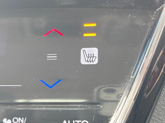 ヴェゼル ハイブリッドＺ　禁煙車　純正ナビ　バックカメラ　ＥＴＣ　シートヒーター　オートエアコン　ハーフレザーシート　クルーズコントロール　ＬＥＤヘッドライト　純正１７インチアルミホイール　ステアリングスイッチ（6枚目）