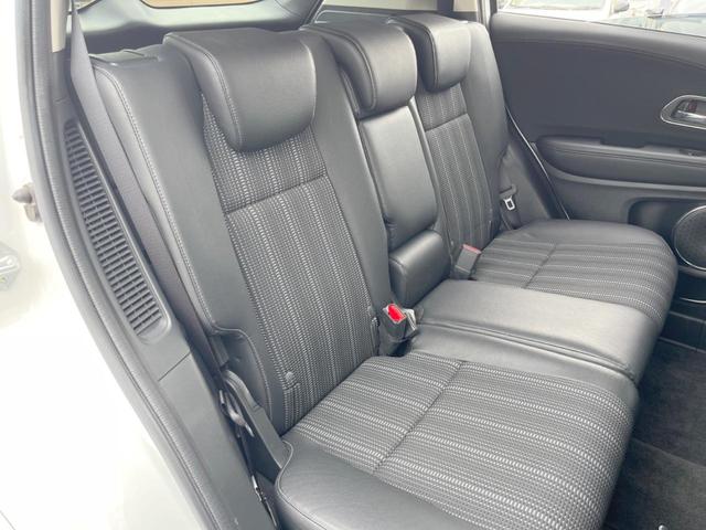 ヴェゼル ハイブリッドＺ　禁煙車　純正ナビ　バックカメラ　ＥＴＣ　シートヒーター　オートエアコン　ハーフレザーシート　クルーズコントロール　ＬＥＤヘッドライト　純正１７インチアルミホイール　ステアリングスイッチ（9枚目）