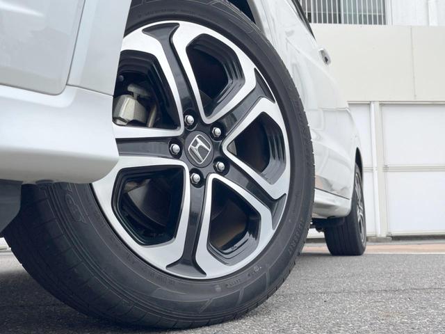 ヴェゼル ハイブリッドＺ　禁煙車　純正ナビ　バックカメラ　ＥＴＣ　シートヒーター　オートエアコン　ハーフレザーシート　クルーズコントロール　ＬＥＤヘッドライト　純正１７インチアルミホイール　ステアリングスイッチ（13枚目）