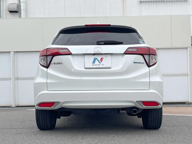 ヴェゼル ハイブリッドＺ　禁煙車　純正ナビ　バックカメラ　ＥＴＣ　シートヒーター　オートエアコン　ハーフレザーシート　クルーズコントロール　ＬＥＤヘッドライト　純正１７インチアルミホイール　ステアリングスイッチ（15枚目）