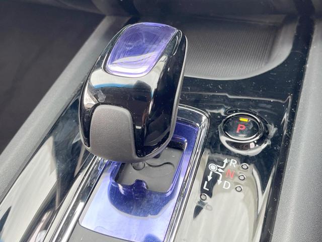 ヴェゼル ハイブリッドＺ　禁煙車　純正ナビ　バックカメラ　ＥＴＣ　シートヒーター　オートエアコン　ハーフレザーシート　クルーズコントロール　ＬＥＤヘッドライト　純正１７インチアルミホイール　ステアリングスイッチ（21枚目）