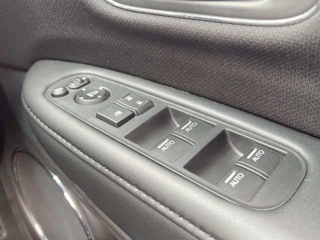 ヴェゼル ハイブリッドＺ　禁煙車　純正ナビ　バックカメラ　ＥＴＣ　シートヒーター　オートエアコン　ハーフレザーシート　クルーズコントロール　ＬＥＤヘッドライト　純正１７インチアルミホイール　ステアリングスイッチ（49枚目）