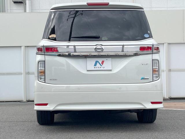 エルグランド ＶＩＰ　禁煙車　純正ナビサンルーフ　両側電動スライドドア　フリップダウンモニター　全周囲カメラ　ＢＯＳＥサウンド　電動リアゲート　ドライブレコーダー　コーナーセンサー　スマートキー　ＥＴＣ（16枚目）