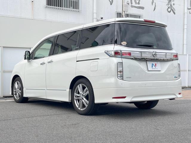 エルグランド ＶＩＰ　禁煙車　純正ナビサンルーフ　両側電動スライドドア　フリップダウンモニター　全周囲カメラ　ＢＯＳＥサウンド　電動リアゲート　ドライブレコーダー　コーナーセンサー　スマートキー　ＥＴＣ（25枚目）