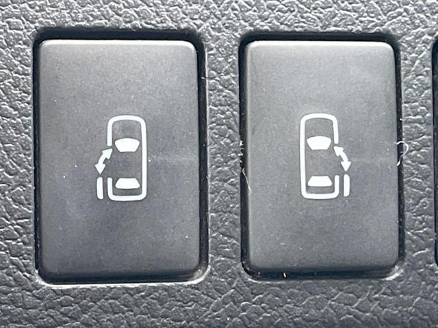 【両側パワースライドドア】スマートキーや運転席のスイッチで後席両側スライドドアの開閉が可能♪電動だから力を入れてドアを開ける必要が無く、小さなお子様でも簡単に開け閉めでき快適です♪