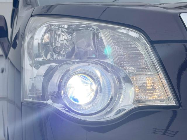 【ＨＩＤヘッドライト】非常に明るく前方を照らしてくれるので、悪天候や夜間の走行時も視界良好で安心してお乗りいただけます。