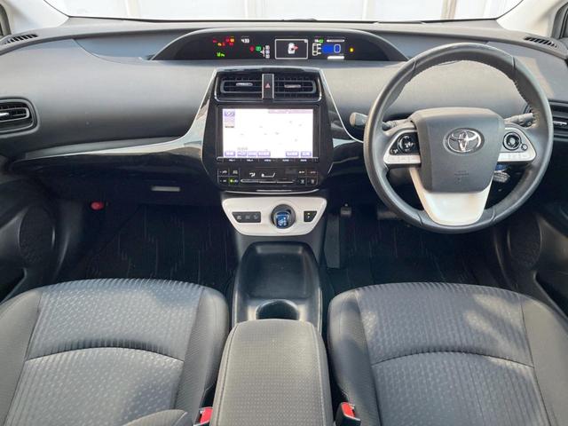 プリウス Ｓセーフティプラス　禁煙車　純正ナビ　バックカメラ　ドライブレコーダー　ＥＴＣ　プリクラッシュセーフティ　ヘッドアップ　ＬＥＤヘッドライト　純正１５インチアルミホイール　スマートキー　オートエアコン（2枚目）