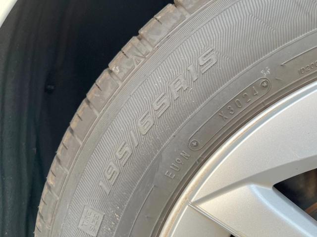 プリウス Ｓセーフティプラス　禁煙車　純正ナビ　バックカメラ　ドライブレコーダー　ＥＴＣ　プリクラッシュセーフティ　ヘッドアップ　ＬＥＤヘッドライト　純正１５インチアルミホイール　スマートキー　オートエアコン（50枚目）