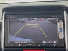 【バックカメラ】駐車時に後方がリアルタイム映像で確認できます。大型商業施設や立体駐車場での駐車時や、夜間のバック時に大活躍！運転スキルに関わらず、今や必須となった装備のひとつです！ 4