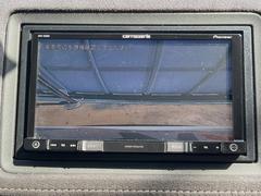 【バックカメラ】駐車時に後方がリアルタイム映像で確認できます。大型商業施設や立体駐車場での駐車時や、夜間のバック時に大活躍！運転スキルに関わらず、今や必須となった装備のひとつです！ 4