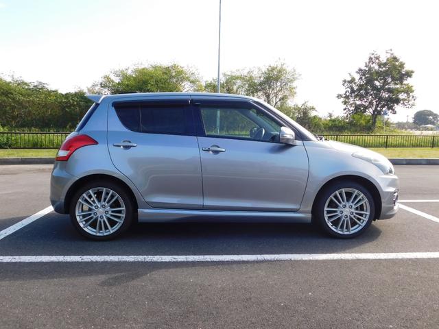 スイフトスポーツ ベースグレード　ディスチャージヘッドランプ装着車　６ＭＴ／クルーズコントロール／社外マフラー／純正アルミ／オートライト／プッシュスタート／バックカメラ／ＥＴＣ／Ｂｌｕｅｔｏｏｔｈ／ＴＶ／ナビ／ＤＶＤ／横滑り抑制／保証付／車検２年（6枚目）