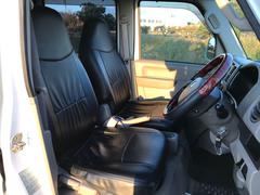 ���ҤϷڼ�ư�֤��濴�˥饤��ʥåפ��Ƥ��ꡢ�����ϥġ�����������ɩ�ʤɤο͵��ּ��Ȥ�������ɤ�������󶡤��ޤ�����ˤ�Ϣ������������С��ؤޤǤ��ޤ��˾夬��ޤ��������ڤˤ�Ϣ������������ 5