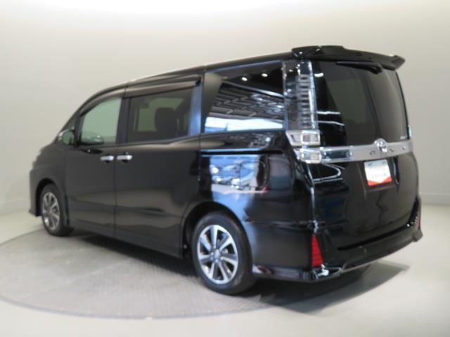 ヴォクシー ZS 煌II 衝突被害軽減システム メモリーナビ フルセグ バックカメラ ETC ドラレコ CD DVD再生 後席モニター オートクルーズコントロール LEDヘッドランプ 両側電動スライド 乗車定員7人 3列シート(4枚目)