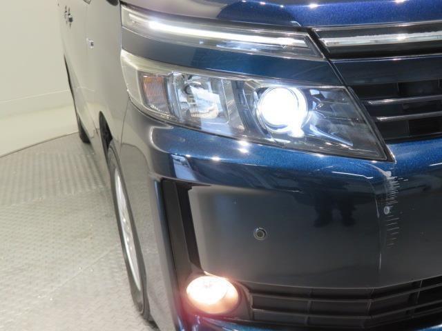 ヴォクシー ハイブリッドV バックカメラ ETC ミュージックプレイヤー接続可 オートクルーズコントロール LEDヘッドランプ 両側電動スライド 乗車定員7人 3列シート スマートキー キーレス ハイブリッド(8枚目)