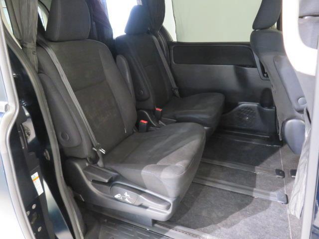 ヴォクシー ハイブリッドV バックカメラ ETC ミュージックプレイヤー接続可 オートクルーズコントロール LEDヘッドランプ 両側電動スライド 乗車定員7人 3列シート スマートキー キーレス ハイブリッド(12枚目)