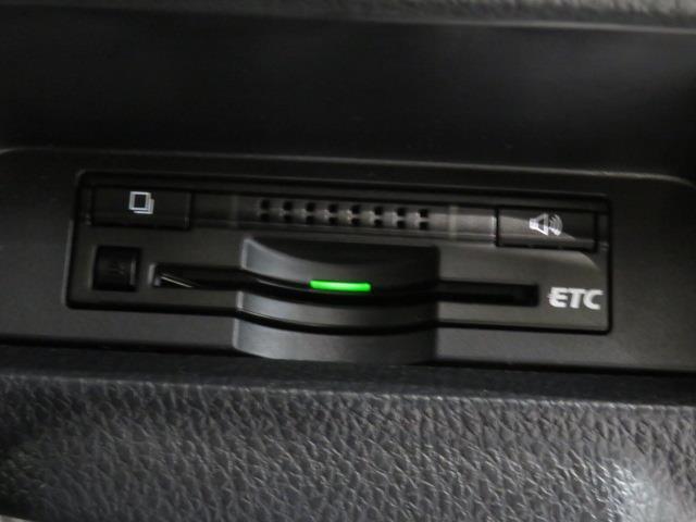 ヴォクシー ハイブリッドV バックカメラ ETC ミュージックプレイヤー接続可 オートクルーズコントロール LEDヘッドランプ 両側電動スライド 乗車定員7人 3列シート スマートキー キーレス ハイブリッド(19枚目)