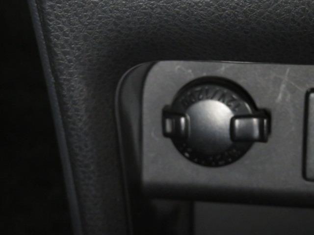 ヴォクシー ハイブリッドV バックカメラ ETC ミュージックプレイヤー接続可 オートクルーズコントロール LEDヘッドランプ 両側電動スライド 乗車定員7人 3列シート スマートキー キーレス ハイブリッド(35枚目)