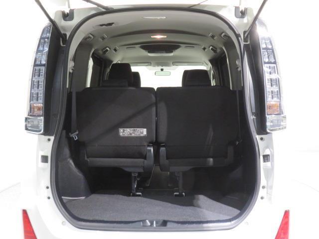 ヴォクシー ＺＳ　煌　ＥＴＣ　ＬＥＤヘッドランプ　両側電動スライド　乗車定員７人　３列シート　スマートキー　キーレス　ワンオーナー（10枚目）