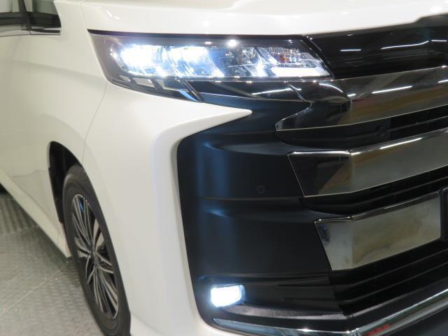 ノア ハイブリッドＳ－Ｇ　衝突被害軽減システム　バックカメラ　ＥＴＣ　ミュージックプレイヤー接続可　後席モニター　オートクルーズコントロール　ＬＥＤヘッドランプ　両側電動スライド　乗車定員８人　３列シート　スマートキー（8枚目）