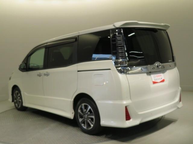 ヴォクシー ＺＳ　煌ＩＩＩ　衝突被害軽減システム　ＥＴＣ　ドラレコ　オートクルーズコントロール　ＬＥＤヘッドランプ　乗車定員７人　３列シート　スマートキー　キーレス　アイドリングストップ　ワンオーナー（4枚目）