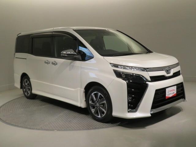 ヴォクシー ＺＳ　煌ＩＩＩ　衝突被害軽減システム　ＥＴＣ　ドラレコ　オートクルーズコントロール　ＬＥＤヘッドランプ　乗車定員７人　３列シート　スマートキー　キーレス　アイドリングストップ　ワンオーナー（7枚目）