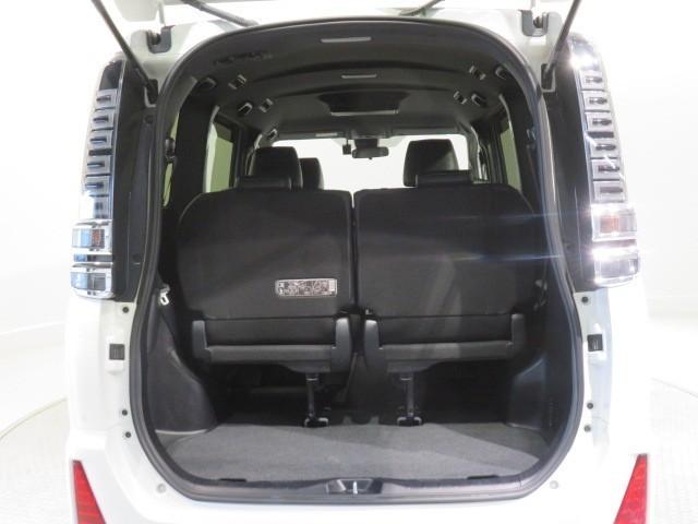 ヴォクシー ＺＳ　煌ＩＩＩ　衝突被害軽減システム　ＥＴＣ　ドラレコ　オートクルーズコントロール　ＬＥＤヘッドランプ　乗車定員７人　３列シート　スマートキー　キーレス　アイドリングストップ　ワンオーナー（10枚目）