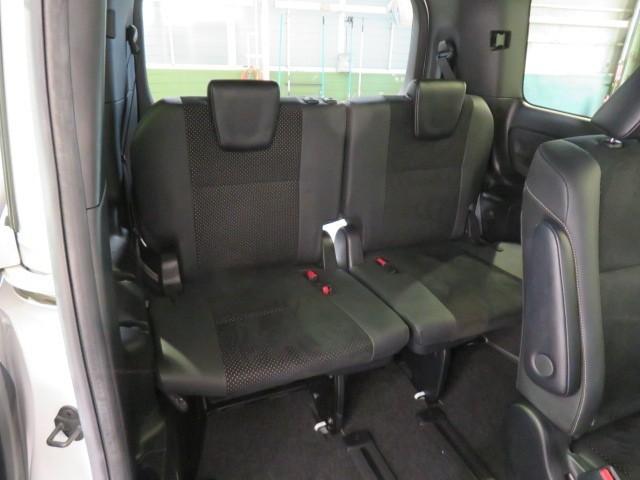 ヴォクシー ＺＳ　煌ＩＩＩ　衝突被害軽減システム　ＥＴＣ　ドラレコ　オートクルーズコントロール　ＬＥＤヘッドランプ　乗車定員７人　３列シート　スマートキー　キーレス　アイドリングストップ　ワンオーナー（13枚目）