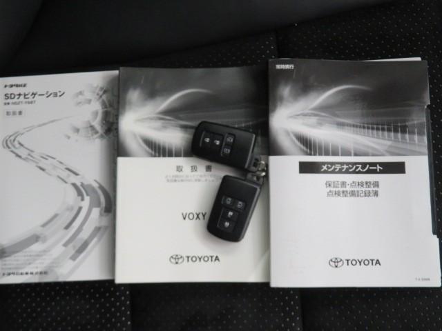 ヴォクシー ＺＳ　煌ＩＩＩ　衝突被害軽減システム　ＥＴＣ　ドラレコ　オートクルーズコントロール　ＬＥＤヘッドランプ　乗車定員７人　３列シート　スマートキー　キーレス　アイドリングストップ　ワンオーナー（39枚目）