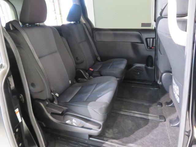 ヴォクシー ＺＳ　煌　バックカメラ　ＥＴＣ　ミュージックプレイヤー接続可　ＬＥＤヘッドランプ　両側電動スライド　乗車定員７人　３列シート　スマートキー　キーレス　アイドリングストップ　ワンオーナー（12枚目）